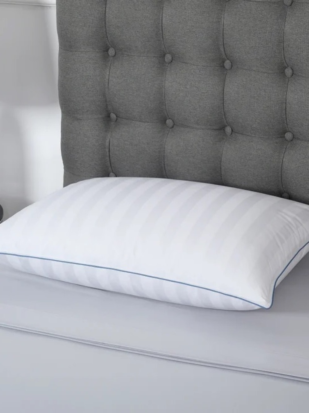 DownHaven Luxury White Down Pillow Standard Queen New - Picture 7 of 9